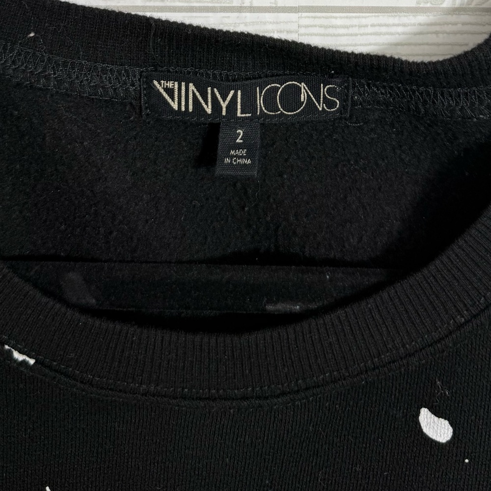 The Vinyl Icons Women’s Black Pullover “KISS” Sweatshirt. Size 2 (XL) - Picture 7 of 7